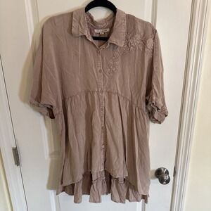 Solitaire Short Sleeve Button Up High Low Top Beige Floral Embroidery XL Boho